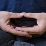 Handen in meditatiehouding