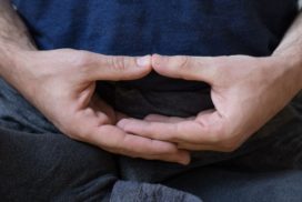 Handen in meditatiehouding