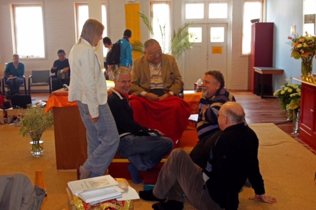 Gelek Rimpoche in gesprek met Marian, Hans, Carel en Hartmut in Nijmegen