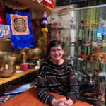 Eline Rinchen Dorjee-Weiman in de Tibetaanse winkel in Nijmegen