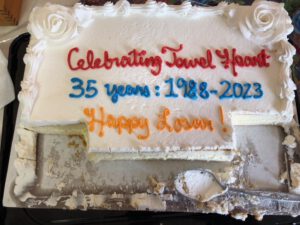 Aangesneden taart Celebrating Jewel Heart 35 years: 1988-2023