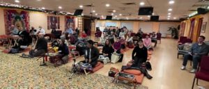Zaal met deelnemers aan de winterretraite 2023 in Ann Arbor